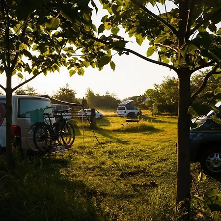 Camping @ Nogometni Golf * לובליאנה